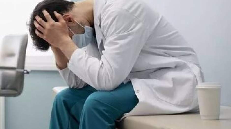 احساس بی‌پناهی میان پزشکان جوان؛ خودکشی آن‌ها ربطی به بیماری‌های روحی ندارد