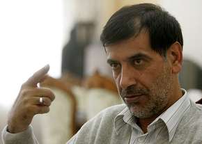 احمدی‌نژاد از نفرین مشایی می‌ترسد
