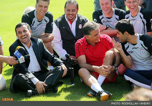 ای کاش به دیدار ملی پوشان نمی رفتی آقای احمدی نژاد!