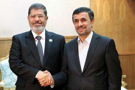 سفر سه روزه احمدی‌نژاد، پاسخ سفر سه ساعته محمد مرسی