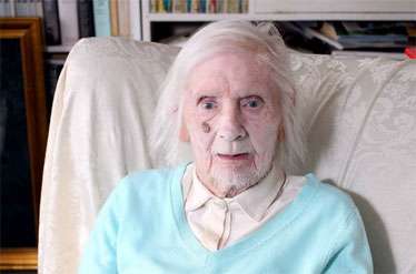 پیرترین نویسنده جهان در 105 سالگی درگذشت