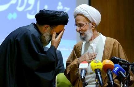 هم‌نشینی دوستانه پایداری‌ها و وزرای احمدی‌نژاد در همایش همگرایی اصولگرایان