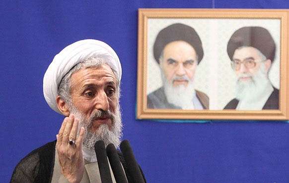 امام جمعه موقت تهران: در بحث هسته ای با لبخندها و در گوشی ها غافل گیر نشویم