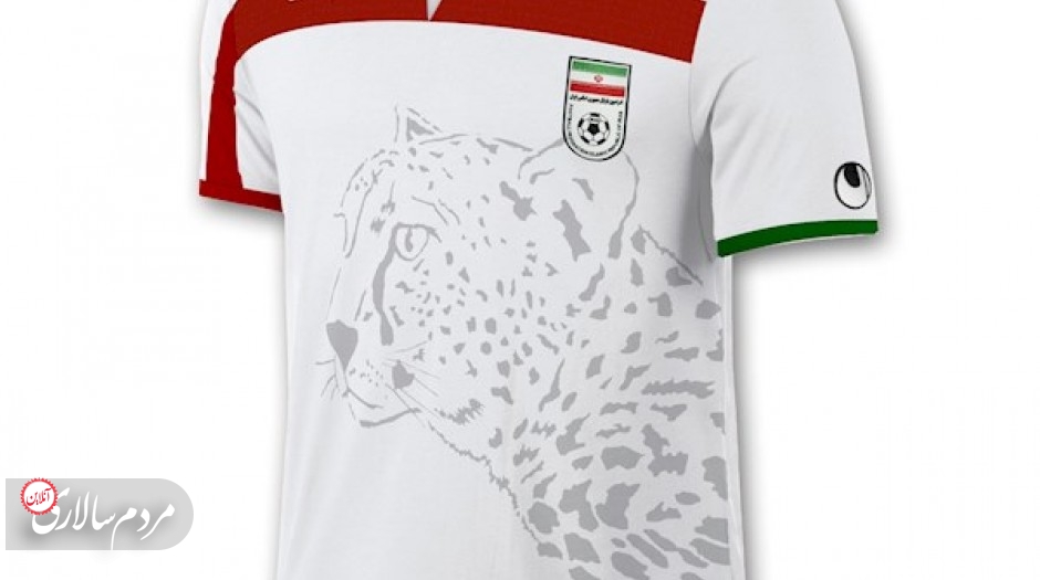 پیراهن تیم ملی فوتبال ایران قبل از حذف نشان یوزپلنگ ایرانی