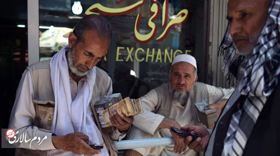 بحران ارزی در ایران باعث شکل‌گیری یک تجارت پرسود شده است: انتقال دلار از هرات به مشهد!