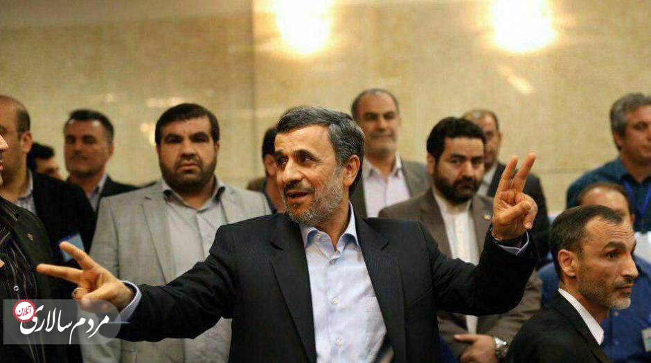 محمود احمدی نژاد: نور انداختن در چشم حسن روحانی!