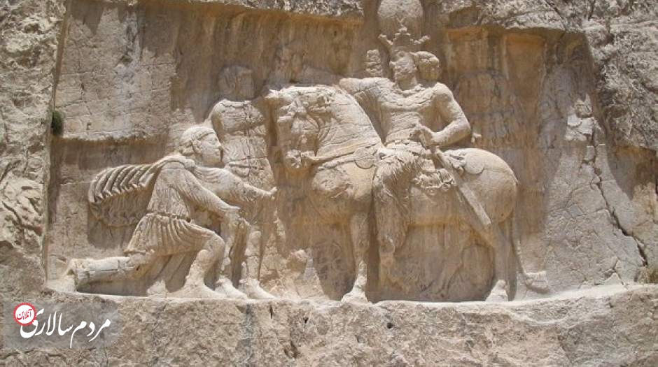 چیرگی و پیروزیِ شاپورِ یکمِ ساسانی بر والرین و فیلیپ عرب و زانو زدن فیلیپ عرب، امپراتورِ روم، برابرِ پادشاهِ ایران، نقشِ رستم.