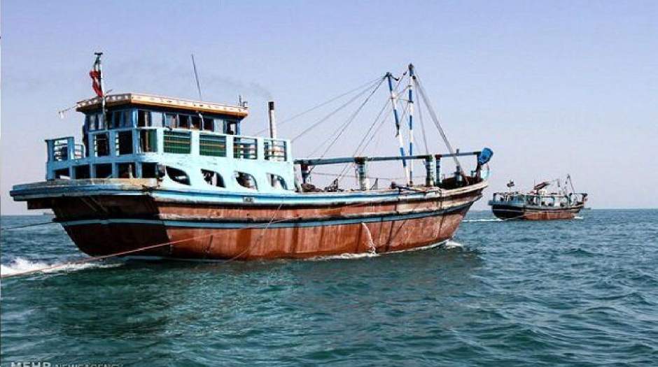توقیف یک لنج مسافری در آب‌های بندر بوشهر