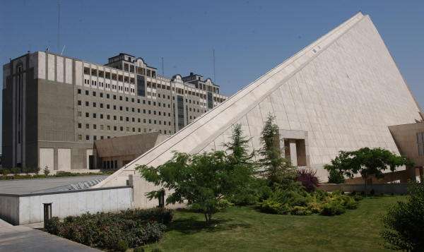 مجلس تشکیل کمیته حقوقی داد