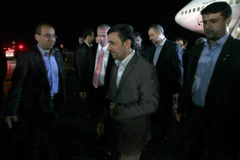 احمدی نژاد بر مواضع تکراری تاکید دارد