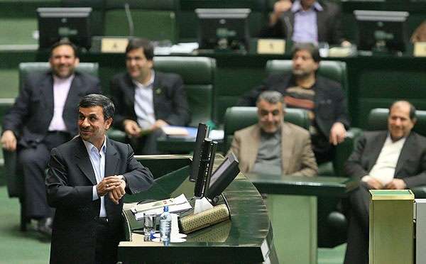 احضار احمدی نژاد به مجلس؛آری یا نه؟