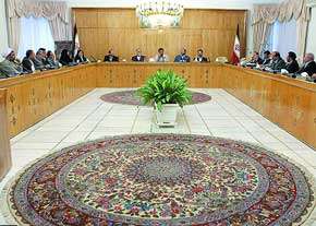 پیرموذن می گوید ضعف مدیریتی،پردرآمدترین دولتها را به ضعیف ترین دولتها تبدیل می کند که دولت فعلی مصداق بارز آن است