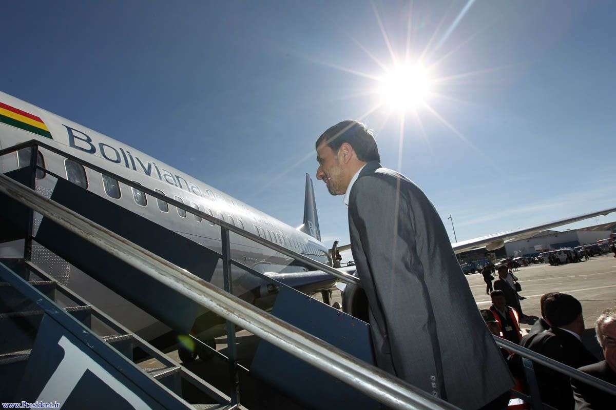 احمدی نژاد هنگام سفر با هواپیمای بولیوی