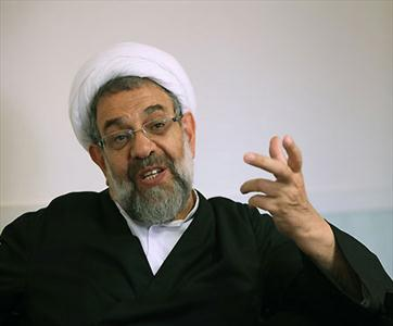 علیخانی می گوید اهانت کنندگان به هاشمی،حامی دولتی هستند که این همه مشکلات را برای کشور آفریده اما آنها از دولت انتقادی نمی کنند