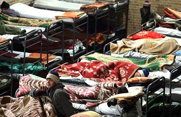 مجاورت معتادان و افراد بی خانمان در گرمخانه های شهرداری می تواند آسیب زا باشد
