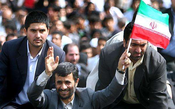 تصویری از احمدی نژاد در سفر استانی به لرستان