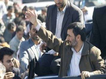 احمدی نژاد سفرهای استانی فشرده خود را با یک سال وقفه آغاز کرده است