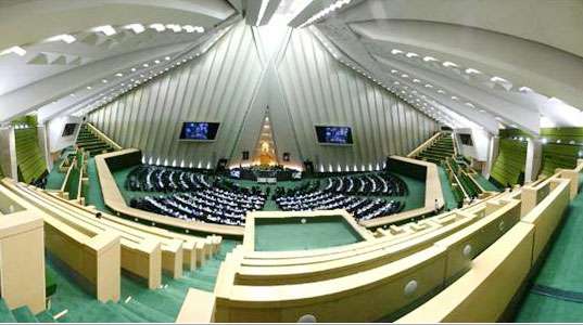 درگیری لفظی در مجلس بر سر رای به ظریف