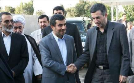داوری: رابطه مشایی با احمدی‌نژاد کم شده