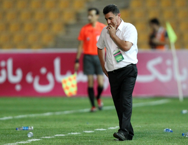 قلعه نويي: اجنبي‌پرستان کلاهشان را بالاتر بگذارند