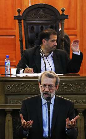 بیش از آقای لاریجانی اطرافیانش به دنبال تشکیل حزب هستند
