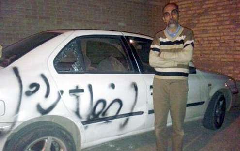 خودروی وکیل مطهری هم در شیراز با آجر تخریب شد/ با اسپری روی اتومبیل نوشتند: «اخطار اول»