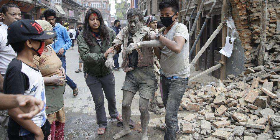 زلزله 7.9 ریشتری در پایتخت نپال؛ نزدیک به هزار نفر کشته شدند