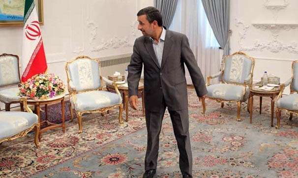 احمدی نژاد: برخی فکر می‌کنند با دو تا آبگوشت خوردن با استکبار مسائل حل می‌شود