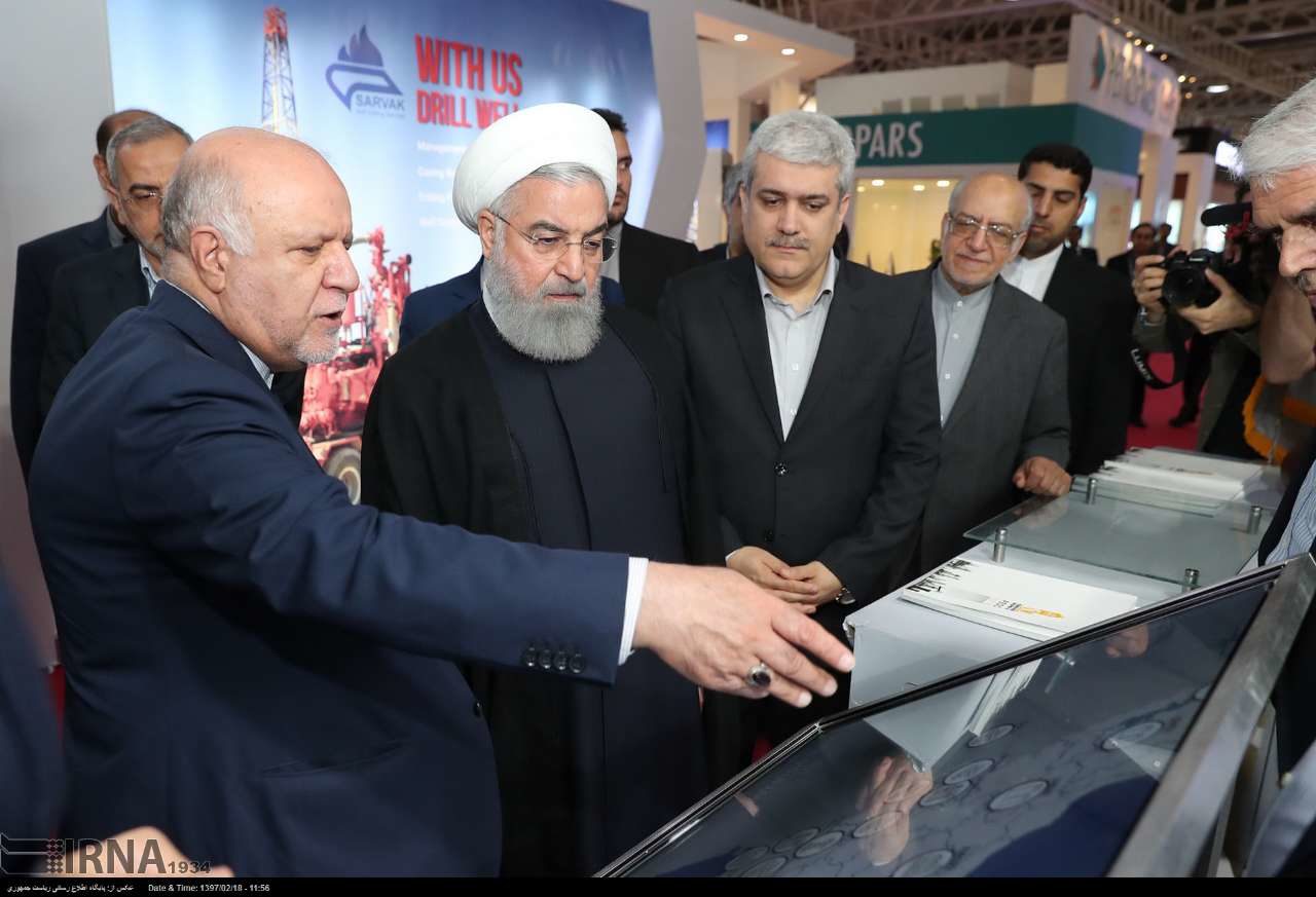 بازدید روحانی از نمایشگاه نفت