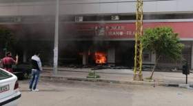 معترضان لبنانی چندین بانک آتش زدند