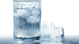 مضرات نوشیدن آب یخ