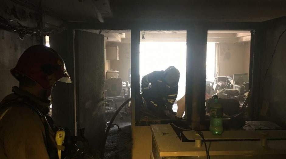 آتش‌سوزی در یک مجمتع تجاری-اداری در نیاوران