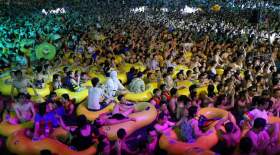 تصاویر عجیب از جشنواره موسیقی ووهان