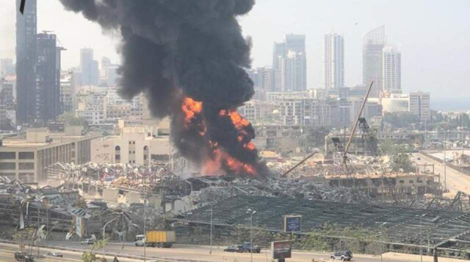 آتش سوزی گسترده در بندر بیروت