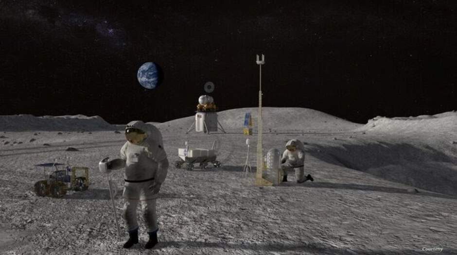 سفر اولین فضانورد زن به ماه