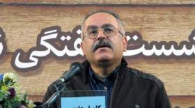 انتقاد از اعطای جایزه افشار به محمدرضا باطنی