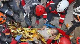 نجات دختربچه ۳ ساله از زیر آوار پس از ۶۵ ساعت