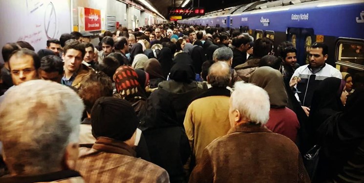 ازدحام در اتوبوس و مترو، حاصل طرح ضد کرونایی مسئولان!