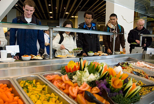 غذاخوری‌ دانشگاه‌های آمریکا چه امکاناتی دارند؟