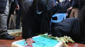 زیارت مزار شهید گمنام تازه‌شناسایی‌شده در مقبره‌الشهدای میدان امام حسین (ع)