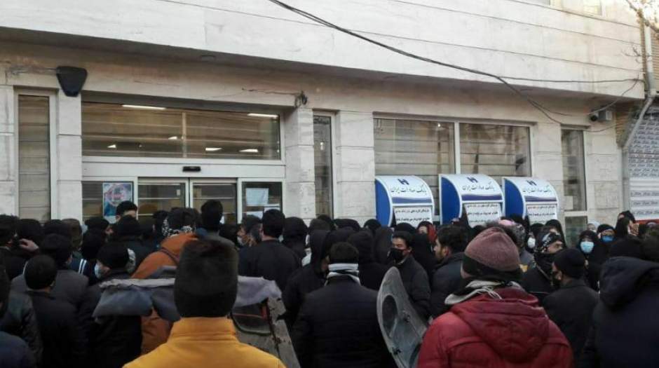 کارت بانکی مهاجران افغانستانی در ایران مسدود شد