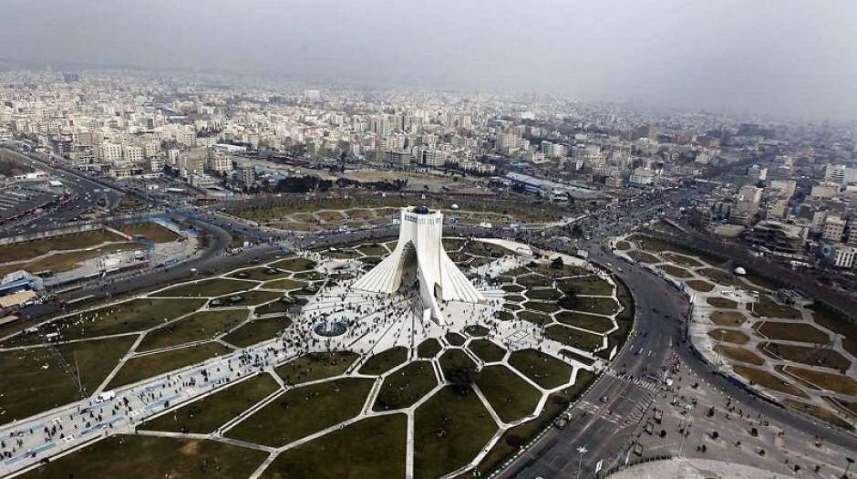 بخشی از میدان آزادی تهران سند خورد!