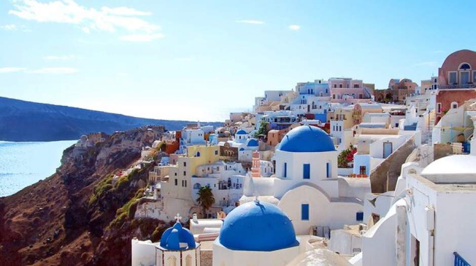 یونان محدودیتهای گردشگری را کم میکند