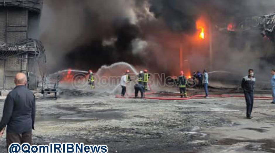 آتش‌سوزی مهیب در کارخانه الکل قم