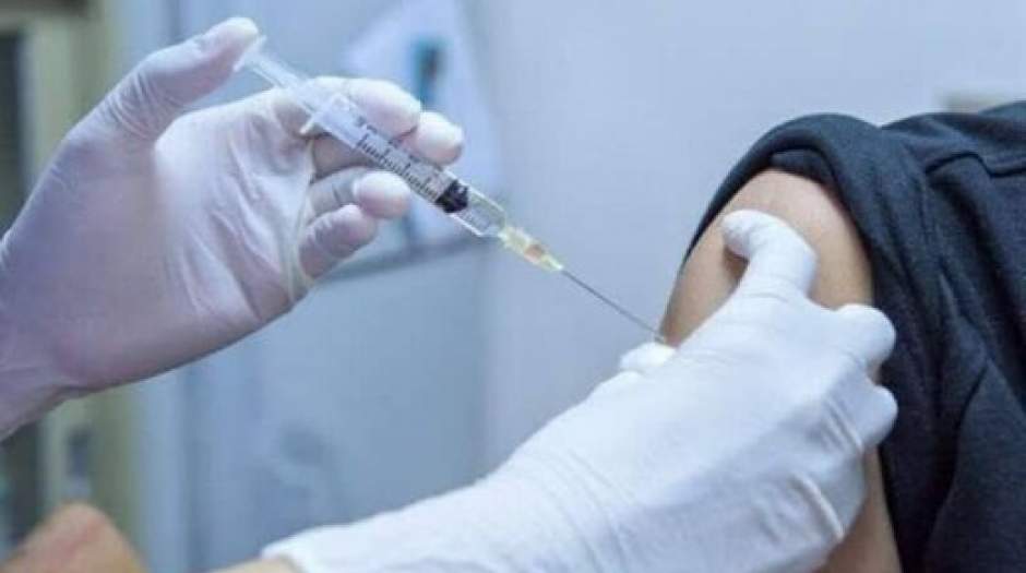معلمان مجری انتخابات: ما را واکسینه کنید