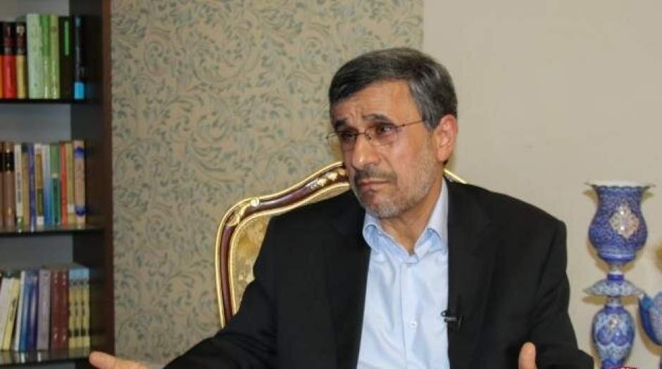 ادعای احمدی‌نژاد: مسئولین کشور واکسن زده‌اند