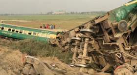 ۳۰ کشته در برخورد دو قطار در پاکستان