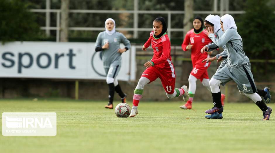 دختران فوتبالیست ایران راهی دوشنبه شدند