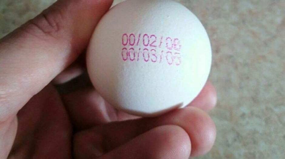 فقط  تخم‌مرغ نگهداری شده در یخچال بخرید