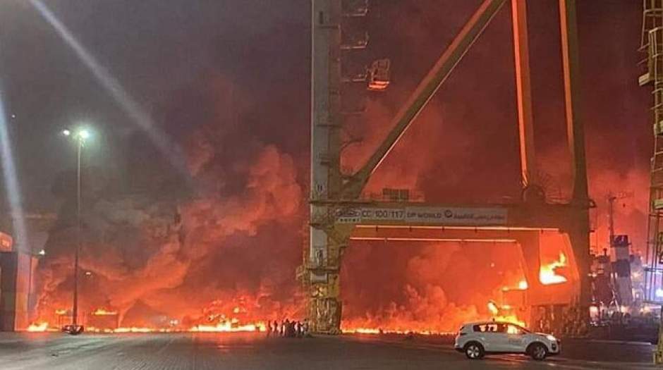 آتش‌سوزی مهیب در بندر جبل علی دبی
